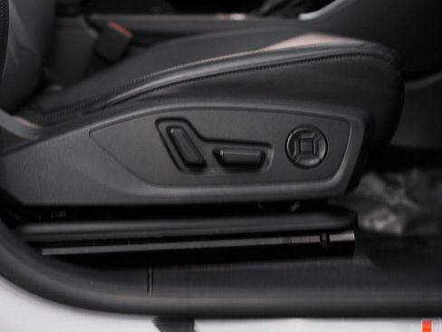 Used 2025 Audi Q3 2.0T Premium image 39