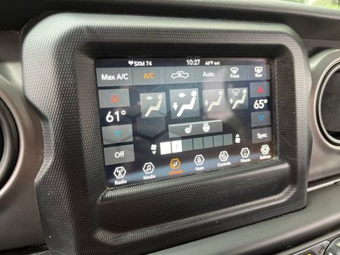 Used 2023 Jeep Gladiator Sport AWD/4WD image 35