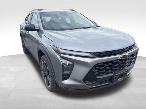 Used 2025 Chevrolet Trax ACTIV image 7