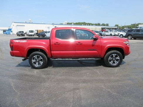 Used 2019 Toyota Tacoma TRD Sport AWD/4WD image 5
