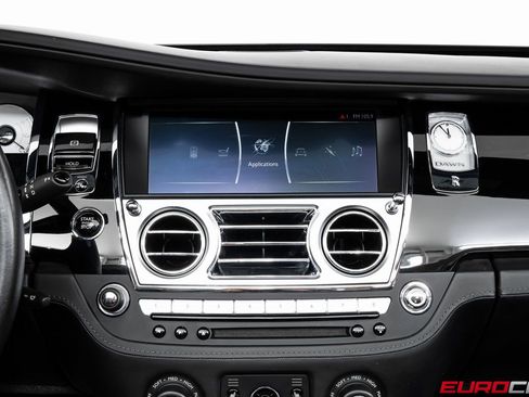 Used 2019 Rolls-Royce Dawn image 27