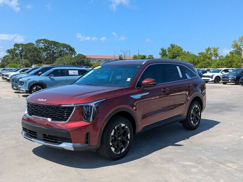 Certified 2025 Kia Sorento S AWD/4WD image 4