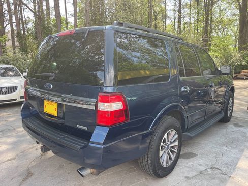 Used 2017 Ford Expedition XLT image 5