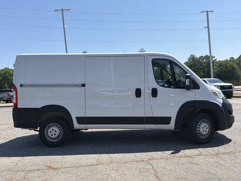 Used 2025 RAM ProMaster 2500 w/ Convenience Group FWD image 24