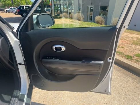 Used 2018 Kia Soul FWD image 17