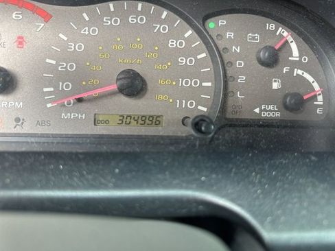 Used 2004 Toyota Sequoia SR5 image 24