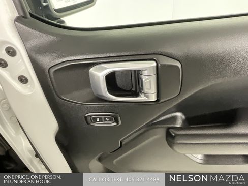 Used 2018 Jeep Wrangler Unlimited Rubicon w/ Dual Top Group image 22