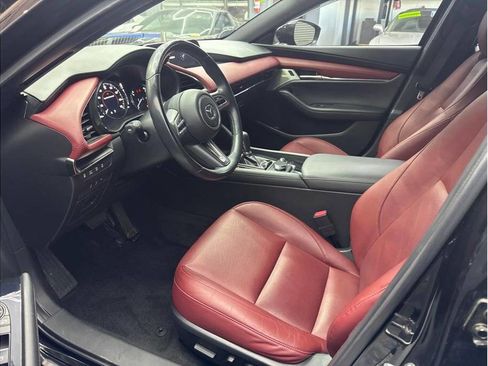 Used 2021 MAZDA MAZDA3 Hatchback w/Premium Plus Pkg image 12