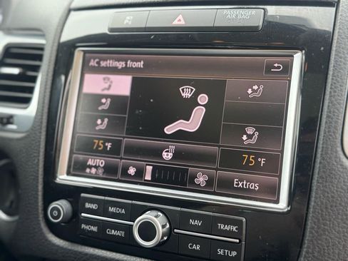 Used 2013 Volkswagen Touareg Hybrid image 23