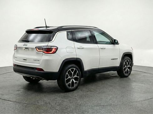 Used 2025 Jeep Compass Limited image 9