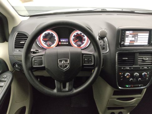 Used 2019 Dodge Grand Caravan SE FWD image 22