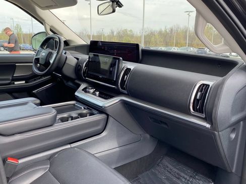 Used 2025 Ford Expedition Max Platinum AWD/4WD image 37