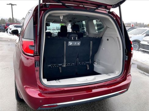 Used 2021 Chrysler Pacifica Touring-L w/ Premium & Safety Sphere Group image 33