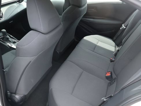 Used 2022 Toyota Corolla LE FWD image 11