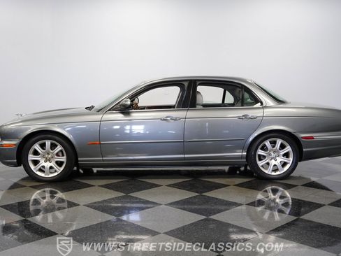 Used 2004 Jaguar XJ8 image 7