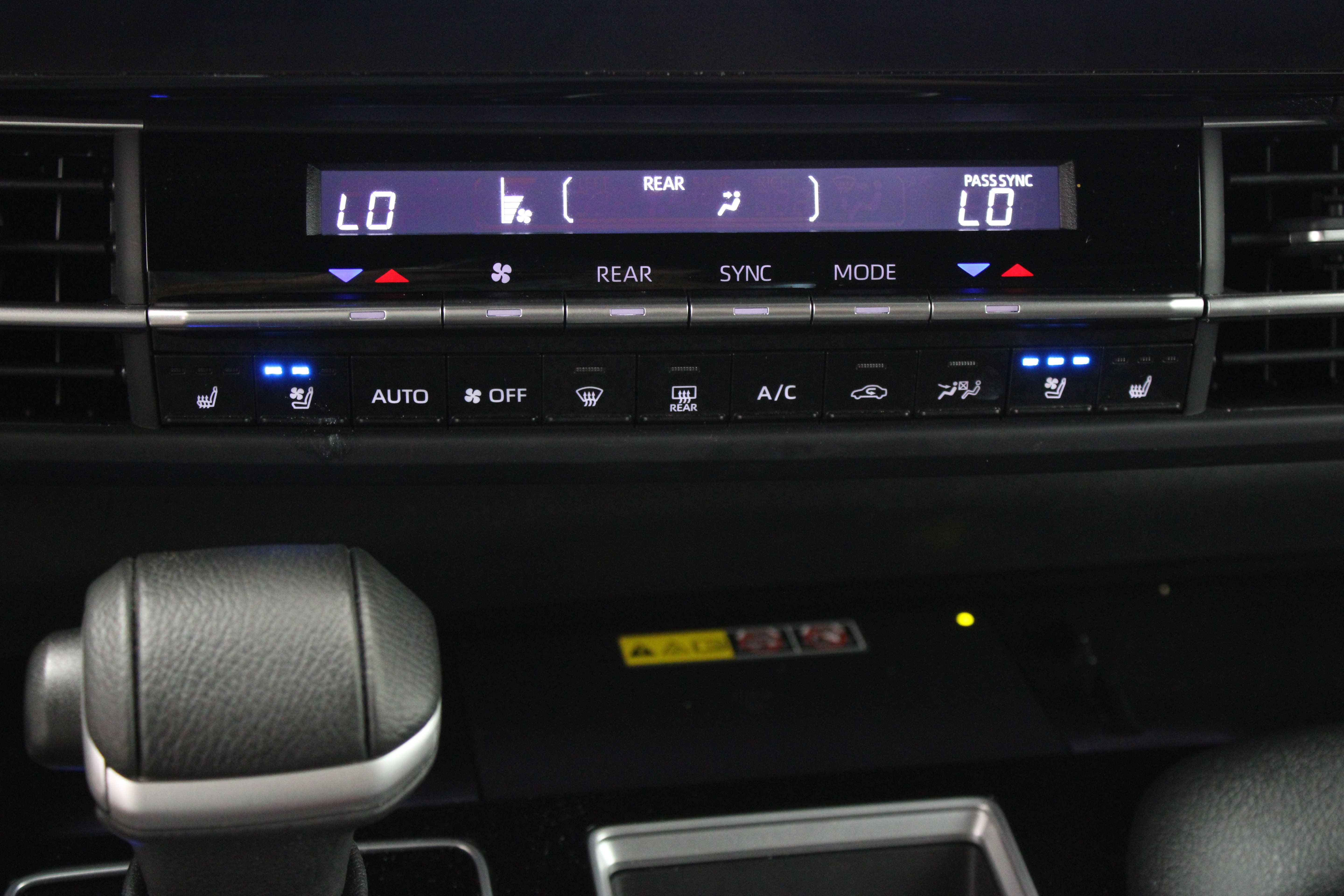 Used 2025 Toyota Sienna XSE w/ XSE Premium Package FWD image 20