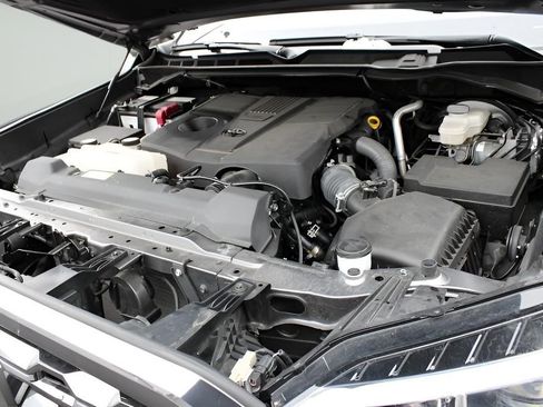 Used 2022 Toyota Tundra Platinum w/ Advanced Package image 31