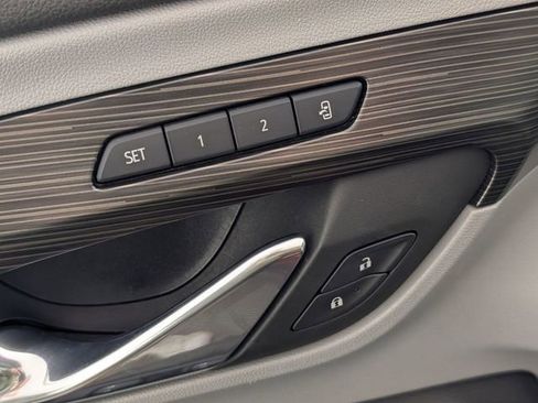 Used 2023 GMC Terrain SLT w/ Infotainment Package II FWD image 11