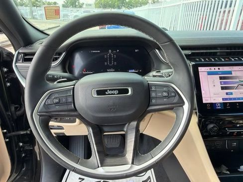Used 2023 Jeep Grand Cherokee L Limited RWD image 18