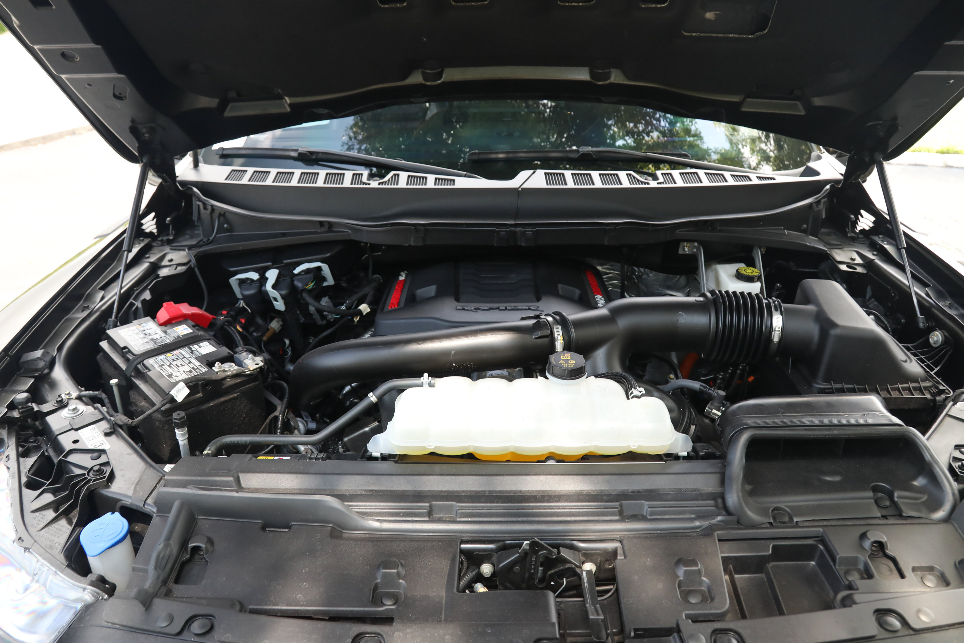 Used 2025 Ford F150 Raptor AWD/4WD image 37