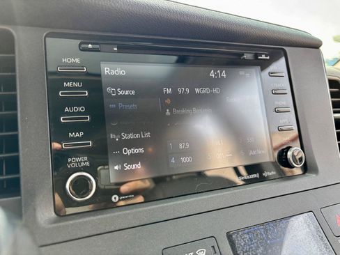 Used 2019 Toyota Sienna XLE Premium FWD image 38