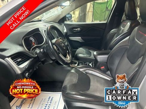 Used 2018 Jeep Cherokee Trailhawk AWD/4WD image 7