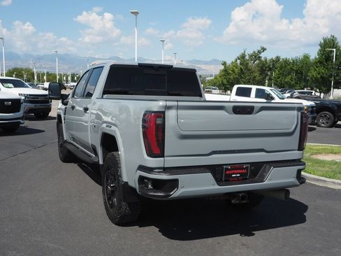 Used 2024 GMC Sierra 2500 AT4 w/ AT4 Premium Plus Package AWD/4WD image 4