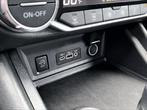 Used 2025 Nissan Sentra SV w/ All-Weather Package FWD image 30