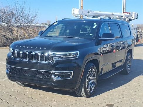 Used 2024 Jeep Wagoneer L Series II image 2