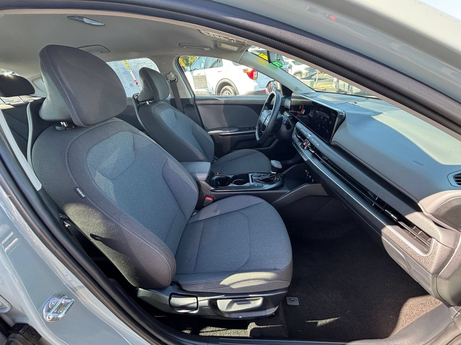 Used 2025 Kia K4 FWD image 26
