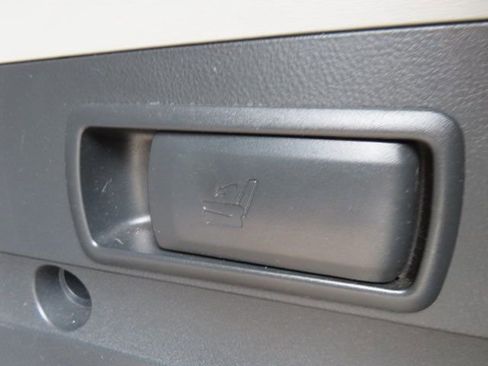 Used 2011 Toyota RAV4 4WD w/ Upgrade Value Pkg image 10