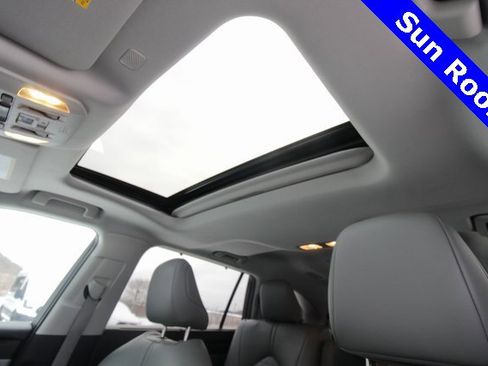 Used 2022 Toyota Highlander XLE image 4