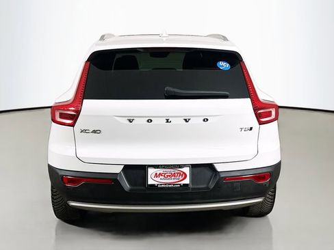 Used 2020 Volvo XC40 T5 Momentum image 22