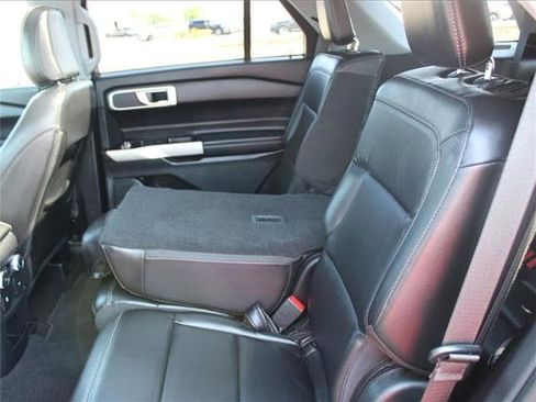 Used 2021 Ford Explorer XLT image 35