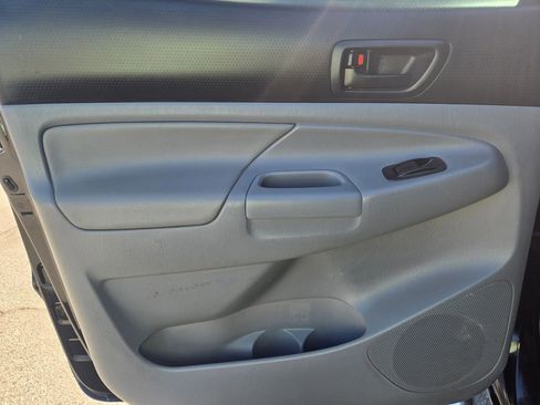 Used 2012 Toyota Tacoma PreRunner image 12