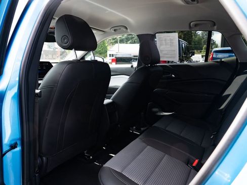 Used 2025 Chevrolet Trax LT FWD image 24