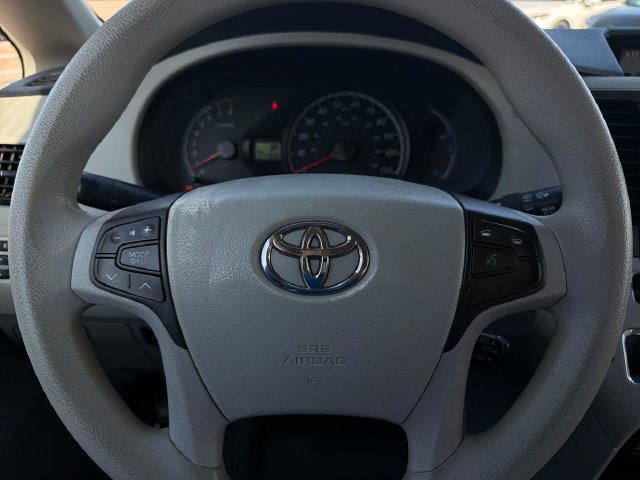 Used 2012 Toyota Sienna LE FWD image 27