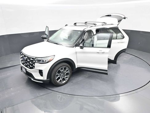 Used 2025 Ford Explorer Platinum w/ Ultimate Package image 87