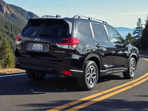 Certified 2023 Subaru Forester Premium image 7