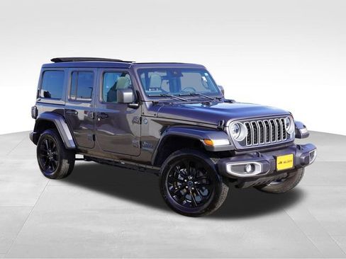 Certified 2025 Jeep Wrangler Unlimited Sahara w/ Safety Group AWD/4WD image 2