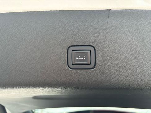 Used 2023 Chevrolet Traverse RS AWD/4WD image 7