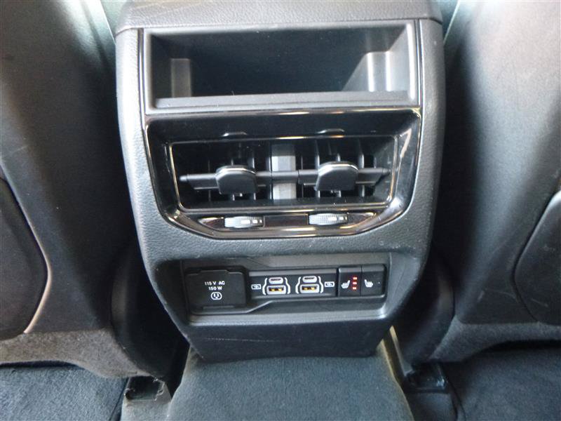 Used 2023 Jeep Grand Cherokee Limited AWD/4WD image 16