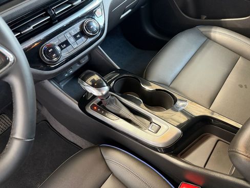 Used 2025 Buick Envista Sport Touring image 39