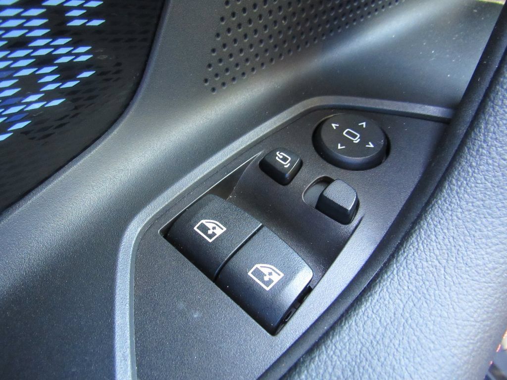 Used 2026 BMW M2 RWD image 27