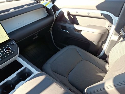 New 2026 Land Rover Defender 110 X-Dynamic SE image 14