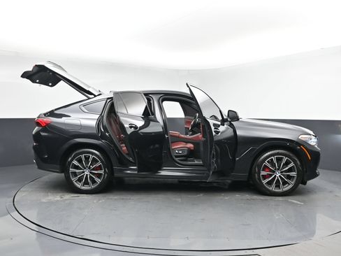 Used 2022 BMW X6 xDrive40i w/ Executive Package AWD/4WD image 32