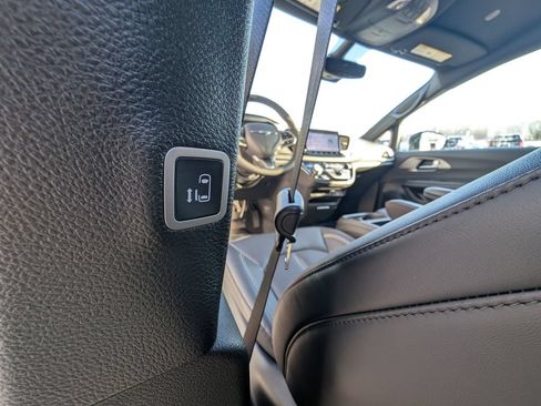 New 2026 Chrysler Pacifica Select FWD image 33