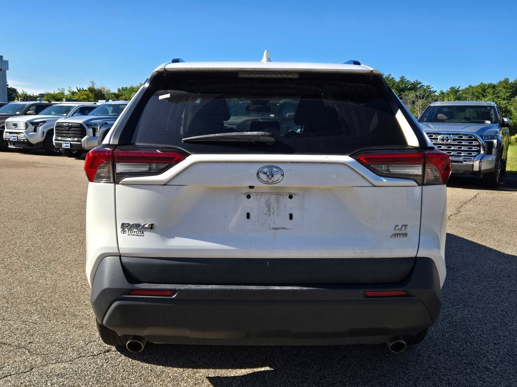Used 2021 Toyota RAV4 LE AWD/4WD image 4