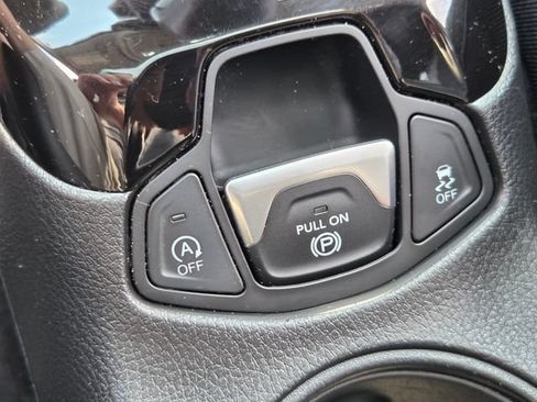 Used 2018 Jeep Compass Limited w/ Navigation Group AWD/4WD image 25