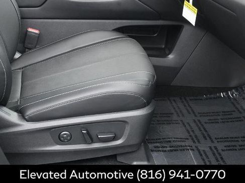 Certified 2026 INFINITI QX60 Luxe w/ Cargo Package AWD/4WD image 7